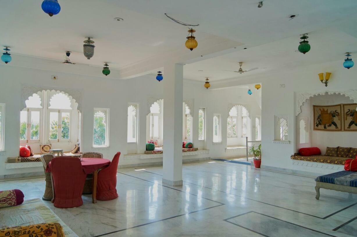 Hotel Aravali View Palace Удайпур Экстерьер фото